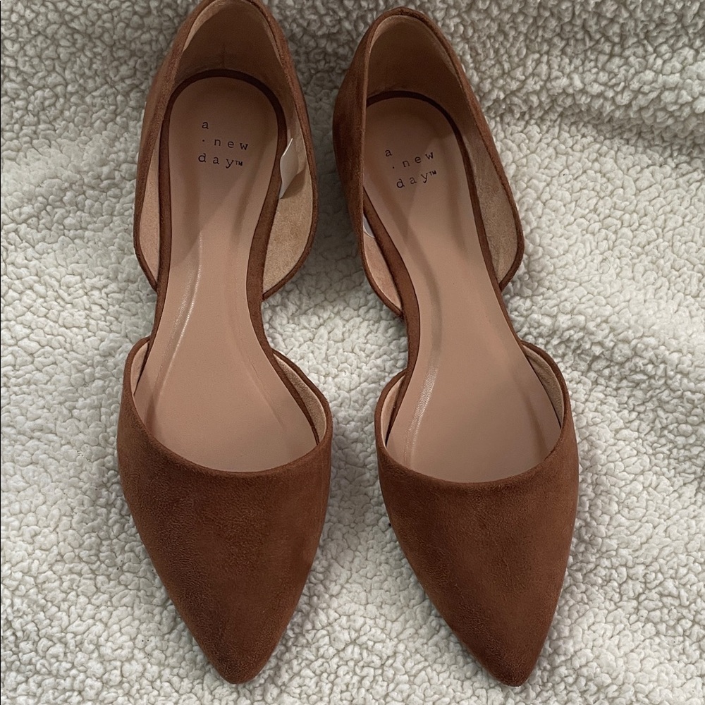 A New Day Women's Tan Pointed Flats